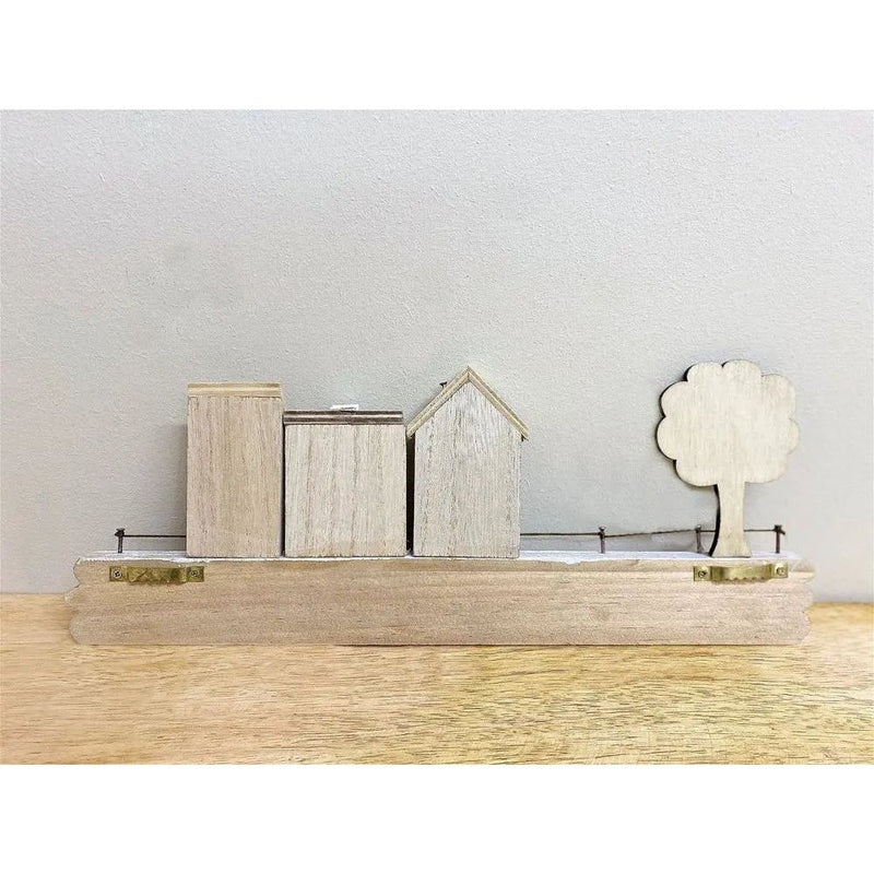 Wooden House with Four Hooks gekofaire