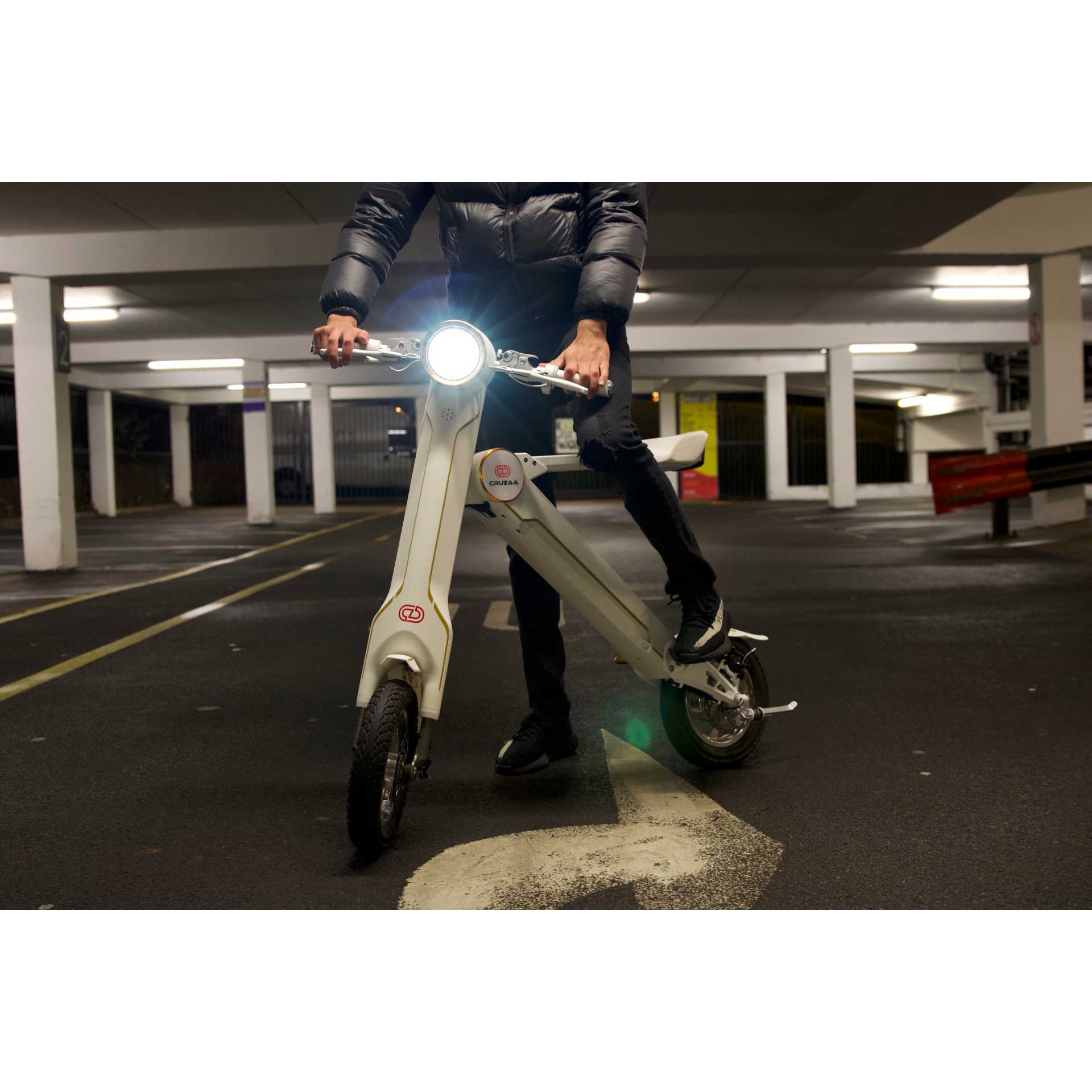 The Cruzaa Electric Scooter - 35km Range & 25kmh Top Speed Cruzaa Built in Bluetooth & Speakers + USB - Racing White Spirit Journeys