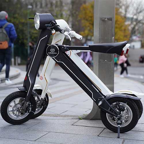 The Cruzaa Electric Scooter - 35km Range & 25kmh Top Speed Cruzaa Built in Bluetooth & Speakers + USB - Racing White Spirit Journeys