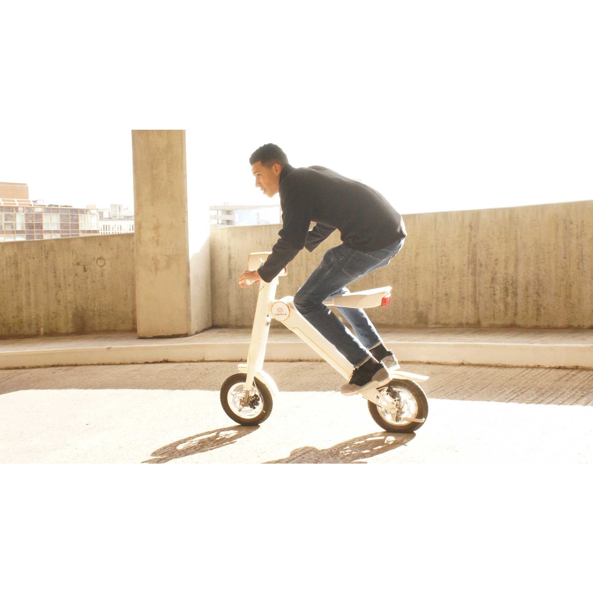 The Cruzaa Electric Scooter - 35km Range & 25kmh Top Speed Cruzaa Built in Bluetooth & Speakers + USB - Racing White Spirit Journeys